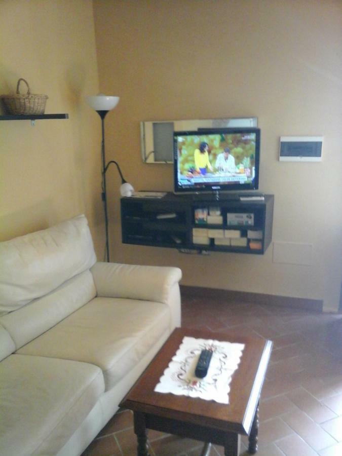 Casa Agostini Apartment Lari Exterior photo